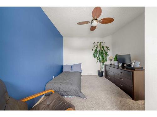 44 Crystalridge Close, Okotoks, AB - Indoor Photo Showing Bedroom