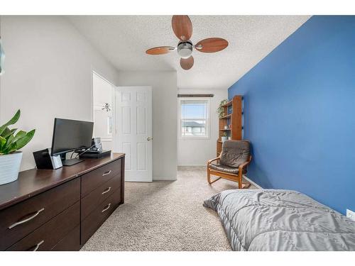 44 Crystalridge Close, Okotoks, AB - Indoor Photo Showing Bedroom