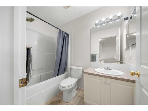 44 Crystalridge Close, Okotoks, AB - Indoor Photo Showing Bathroom