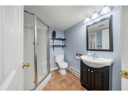 44 Crystalridge Close, Okotoks, AB - Indoor Photo Showing Bathroom