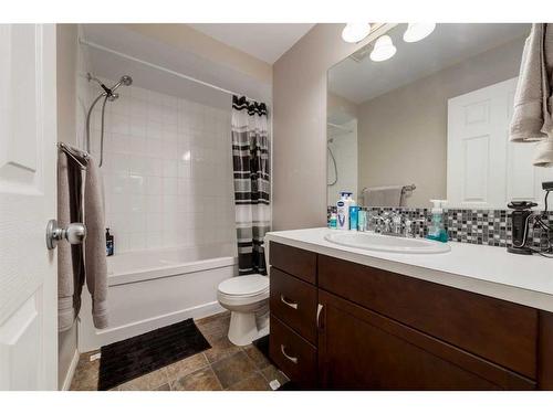 324 Windstone Gardens Sw, Airdrie, AB - Indoor Photo Showing Bathroom