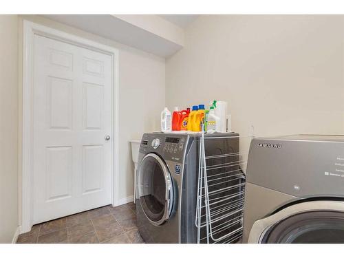 324 Windstone Gardens Sw, Airdrie, AB - Indoor Photo Showing Laundry Room