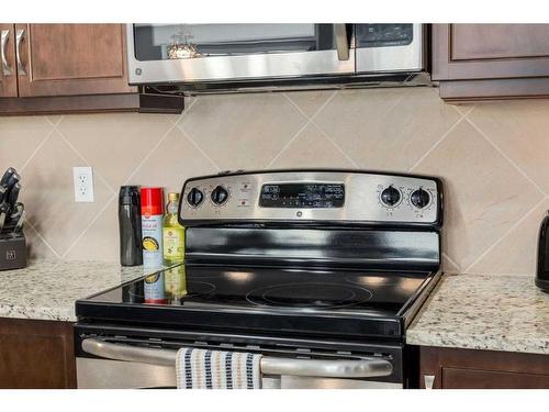 324 Windstone Gardens Sw, Airdrie, AB - Indoor Photo Showing Kitchen