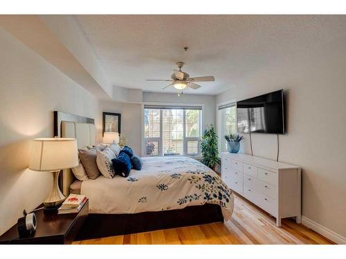 102-630 10 Street Nw, Calgary, AB - Indoor Photo Showing Bedroom