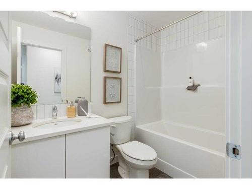 59 Greenbriar Place Nw, Calgary, AB - Indoor Photo Showing Bathroom