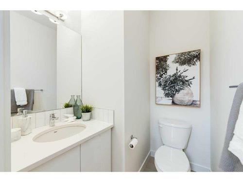 59 Greenbriar Place Nw, Calgary, AB - Indoor Photo Showing Bathroom