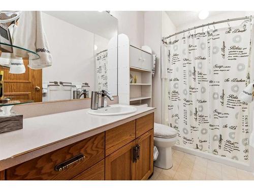 73 Manyhorses Drive, Rural Rocky View County, AB - Indoor Photo Showing Bathroom