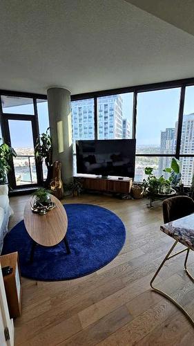 2806-225 11 Avenue Se, Calgary, AB - Indoor Photo Showing Living Room