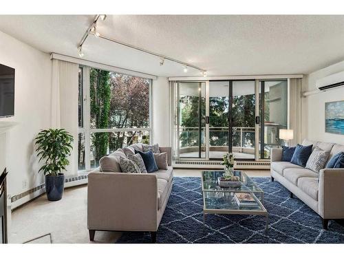 202-804 3 Avenue Sw, Calgary, AB - Indoor Photo Showing Living Room