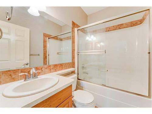 109 Panamount Road Nw, Calgary, AB - Indoor Photo Showing Bathroom