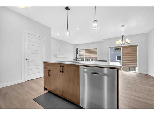 982 Bayview Rise Sw, Airdrie, AB - Indoor Photo Showing Kitchen