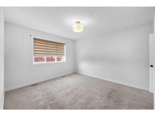 982 Bayview Rise Sw, Airdrie, AB - Indoor Photo Showing Other Room