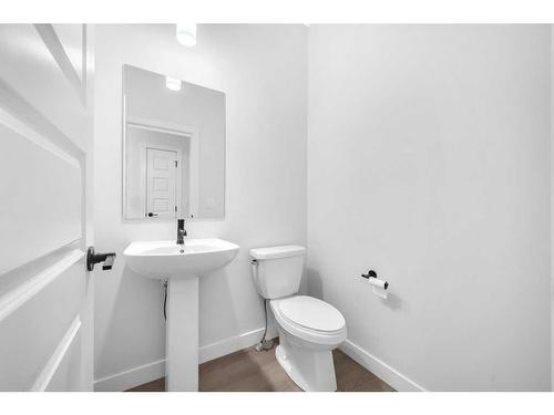 982 Bayview Rise Sw, Airdrie, AB - Indoor Photo Showing Bathroom