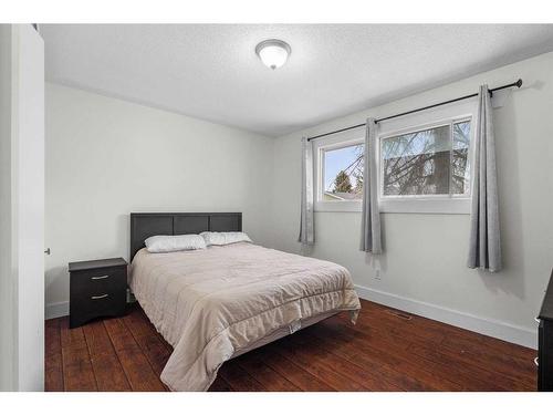 211 Marlyn Place Ne, Calgary, AB - Indoor Photo Showing Bedroom