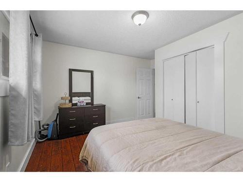 211 Marlyn Place Ne, Calgary, AB - Indoor Photo Showing Bedroom