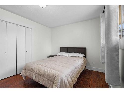 211 Marlyn Place Ne, Calgary, AB - Indoor Photo Showing Bedroom