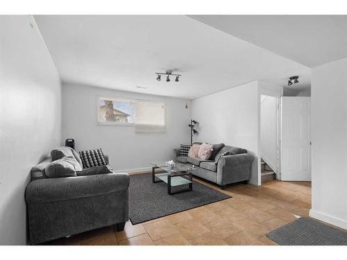 211 Marlyn Place Ne, Calgary, AB - Indoor Photo Showing Living Room