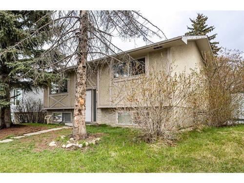 211 Marlyn Place Ne, Calgary, AB - Outdoor