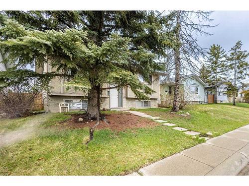 211 Marlyn Place Ne, Calgary, AB - Outdoor