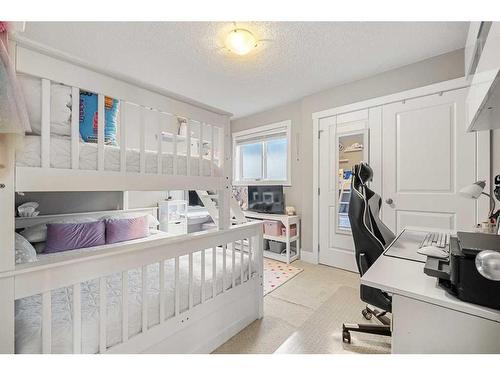 44 Covecreek Mews Ne, Calgary, AB - Indoor Photo Showing Bedroom