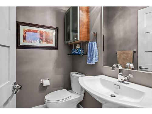 502-105 Stewart Creek Rise, Canmore, AB - Indoor Photo Showing Bathroom