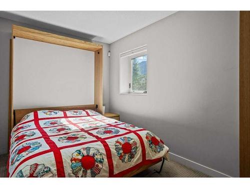 502-105 Stewart Creek Rise, Canmore, AB - Indoor Photo Showing Bedroom