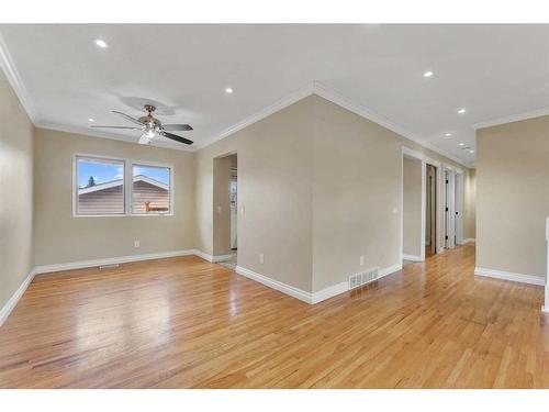 4704 Whitehorn Drive Ne, Calgary, AB - Indoor Photo Showing Other Room