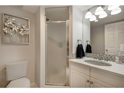 128-7229 Sierra Morena Boulevard Sw, Calgary, AB - Indoor Photo Showing Bathroom