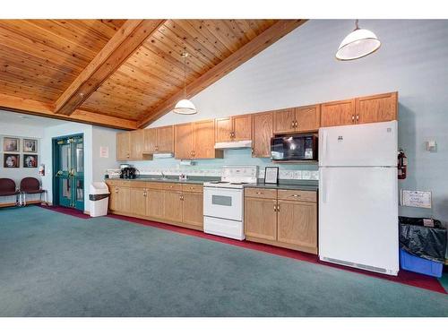 128-7229 Sierra Morena Boulevard Sw, Calgary, AB - Indoor Photo Showing Kitchen