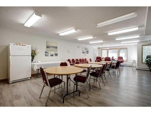 128-7229 Sierra Morena Boulevard Sw, Calgary, AB - Indoor Photo Showing Dining Room