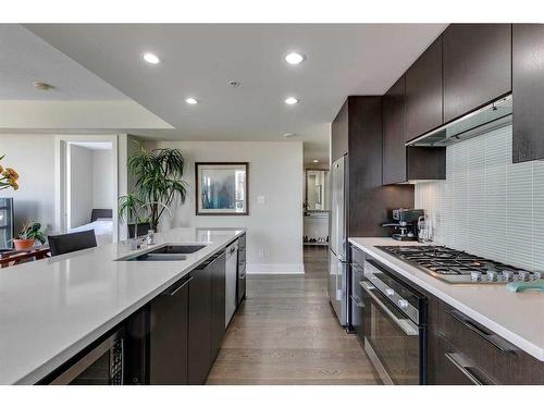 604-1111 10 Street Sw, Calgary, AB - Indoor Photo Showing Kitchen With Double Sink With Upgraded Kitchen