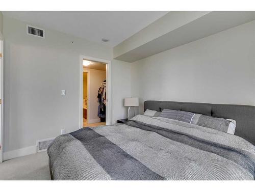 604-1111 10 Street Sw, Calgary, AB - Indoor Photo Showing Bedroom