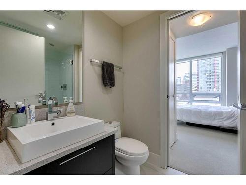 604-1111 10 Street Sw, Calgary, AB - Indoor Photo Showing Bathroom