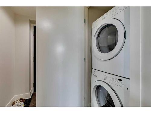 604-1111 10 Street Sw, Calgary, AB - Indoor Photo Showing Laundry Room