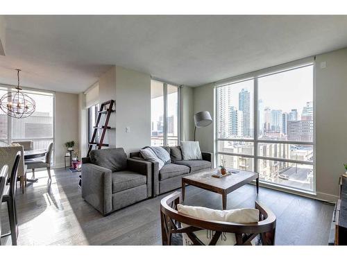 604-1111 10 Street Sw, Calgary, AB - Indoor Photo Showing Living Room