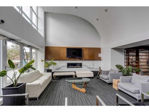 604-1111 10 Street Sw, Calgary, AB - Indoor Photo Showing Living Room