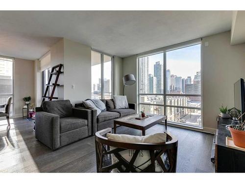 604-1111 10 Street Sw, Calgary, AB - Indoor Photo Showing Living Room