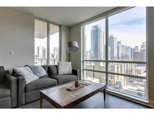 604-1111 10 Street Sw, Calgary, AB - Indoor Photo Showing Living Room