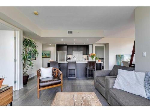 604-1111 10 Street Sw, Calgary, AB - Indoor Photo Showing Living Room