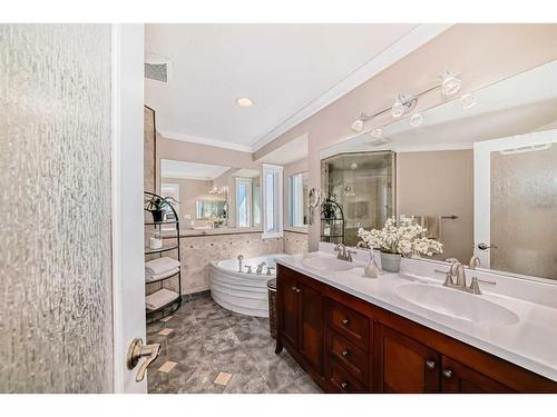 1139 20 Avenue Nw, Calgary, AB - Indoor Photo Showing Bathroom