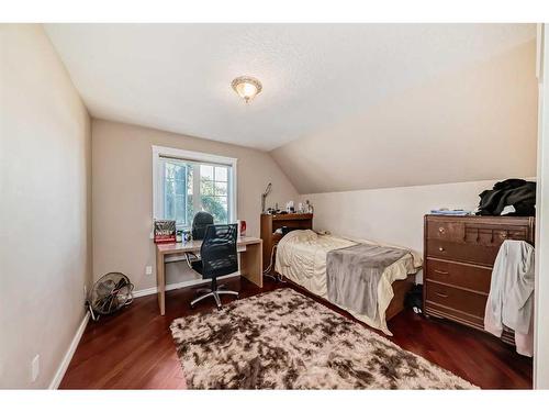 1139 20 Avenue Nw, Calgary, AB - Indoor Photo Showing Bedroom