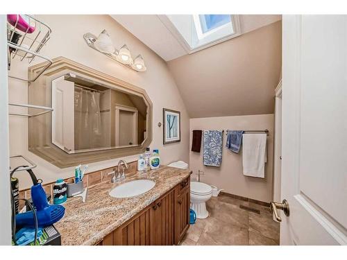 1139 20 Avenue Nw, Calgary, AB - Indoor Photo Showing Bathroom