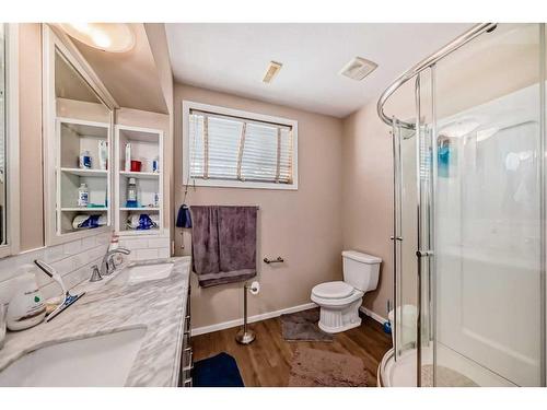 1139 20 Avenue Nw, Calgary, AB - Indoor Photo Showing Bathroom