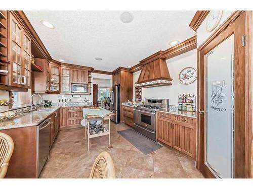 1139 20 Avenue Nw, Calgary, AB - Indoor Photo Showing Kitchen With Double Sink