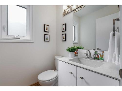 472 Sierra Morena Place Sw, Calgary, AB - Indoor Photo Showing Bathroom