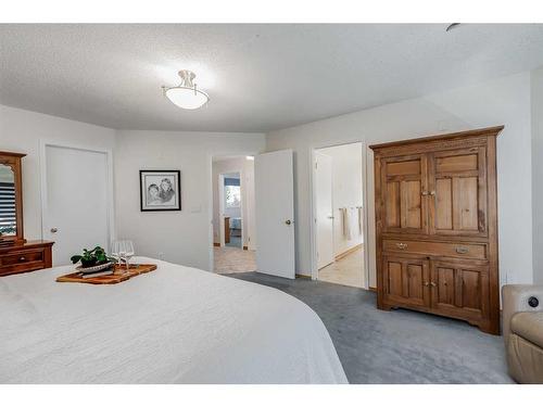 472 Sierra Morena Place Sw, Calgary, AB - Indoor Photo Showing Bedroom