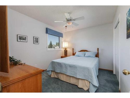 472 Sierra Morena Place Sw, Calgary, AB - Indoor Photo Showing Bedroom