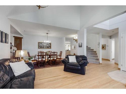 472 Sierra Morena Place Sw, Calgary, AB - Indoor Photo Showing Living Room