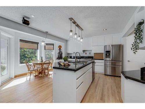 472 Sierra Morena Place Sw, Calgary, AB - Indoor Photo Showing Kitchen