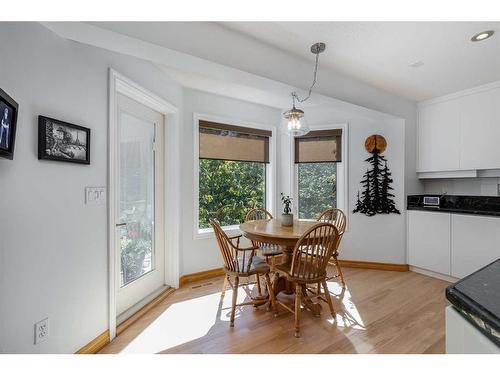 472 Sierra Morena Place Sw, Calgary, AB - Indoor Photo Showing Dining Room